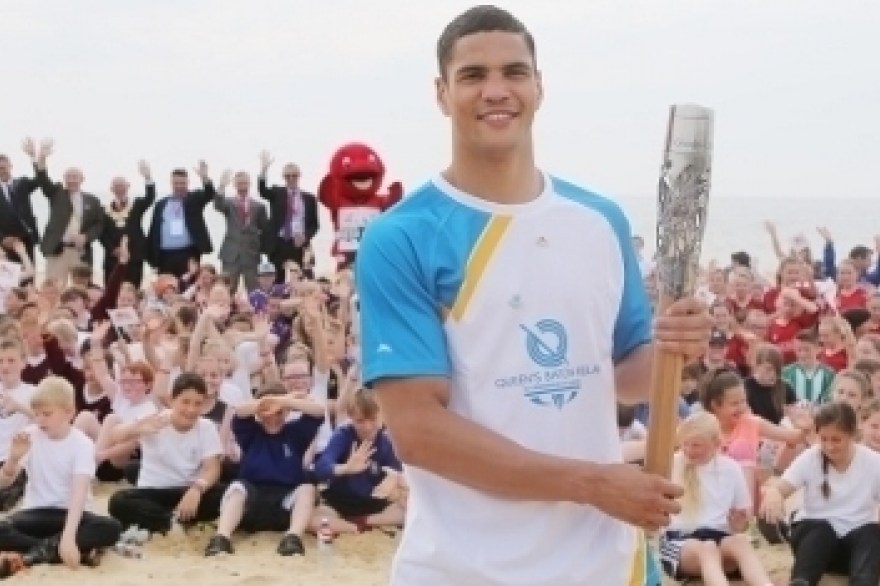 Anthony Ogogo shows his support for Team England
